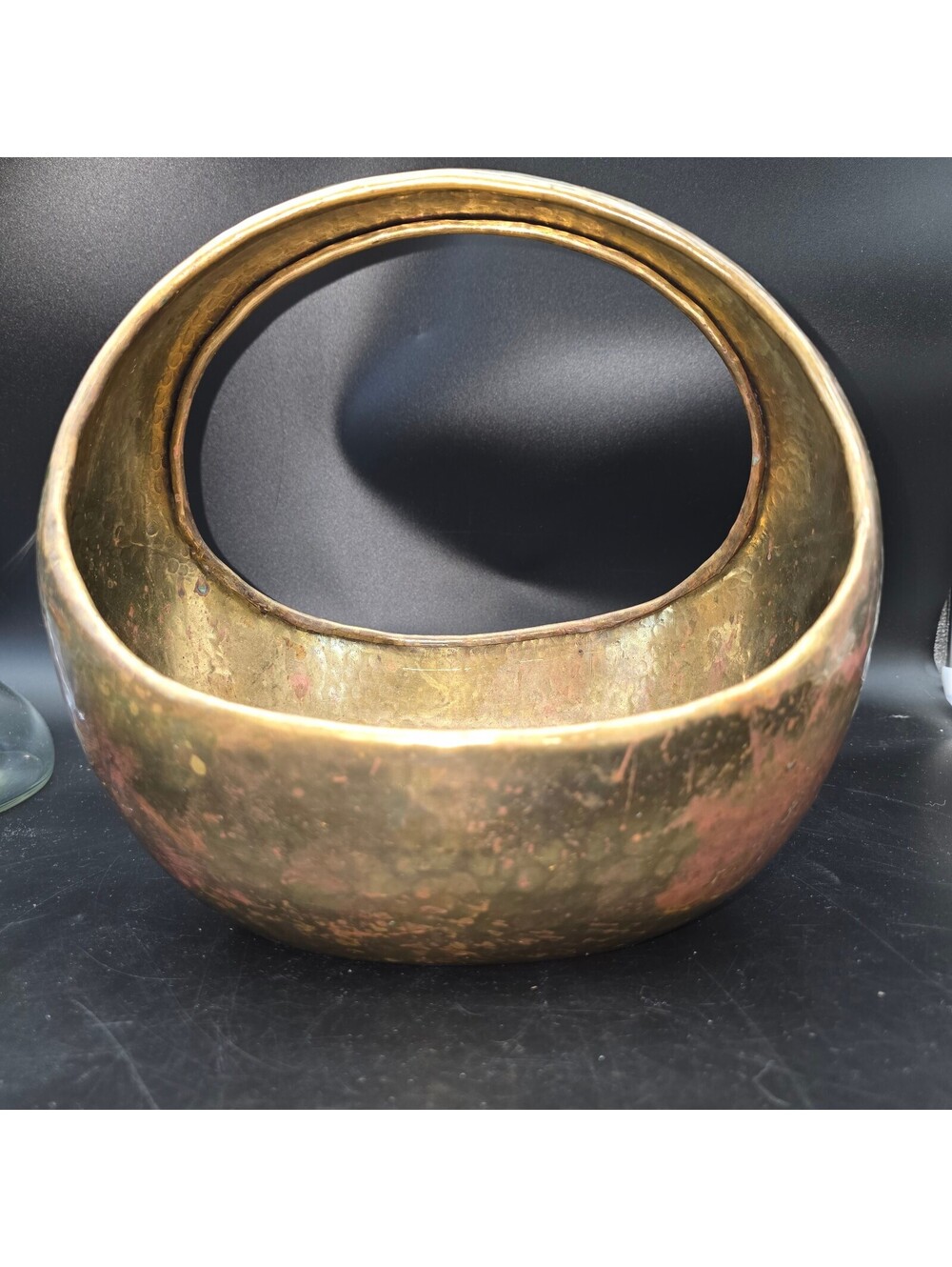 Vtg Hammered Brass Basket Integrated Handle Made in India Mid Century Boho 10"